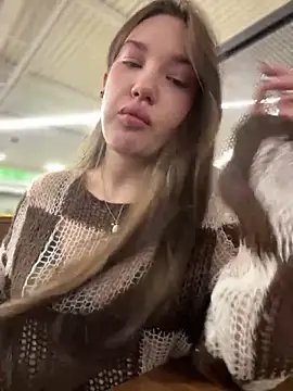 Snapshot of Holly_Molii chatting on 12-20-24, 08:28 Holly Molii online show from 12-20-24, 08:28