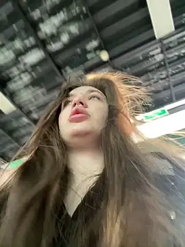 Snapshot of Holly_Molii chatting on 12-28-24, 05:33 Holly Molii online show from 12-28-24, 05:33