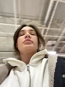 Snapshot of Holly_Molii chatting on 01-08-25, 05:16 Holly Molii online show from 01-08-25, 05:16