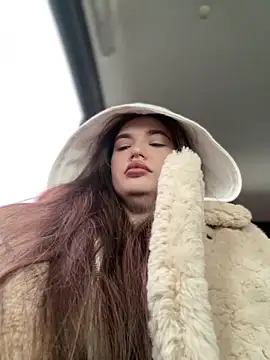 Snapshot of Holly_Molii chatting on 01-11-25, 05:10 Holly Molii online show from 01-11-25, 05:10