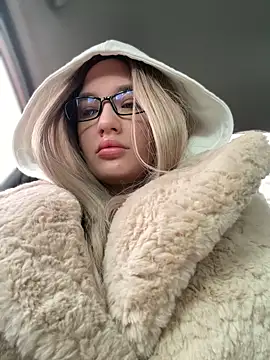 Snapshot of Holly_Molii chatting on 01-12-25, 05:13 Holly Molii online show from 01-12-25, 05:13