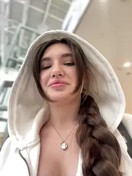 Snapshot of Holly_Molii chatting on 01-16-25, 05:32 Holly Molii online show from 01-16-25, 05:32