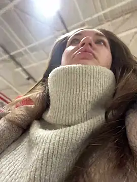 Snapshot of Holly_Molii chatting on 01-19-25, 05:15 Holly Molii online show from 01-19-25, 05:15