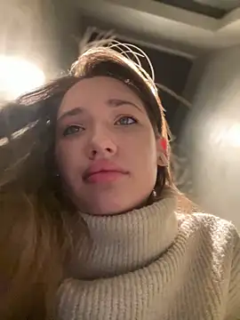 Snapshot of Holly_Molii chatting on 01-19-25, 08:18 Holly Molii online show from 01-19-25, 08:18