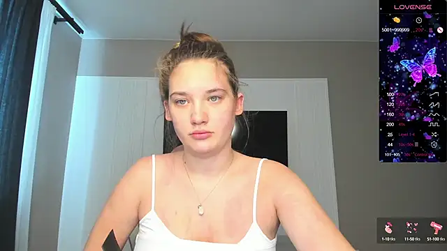 Snapshot of Holly_Molii chatting on 09-12-25, 03:06 Holly Molii online show from 09-12-25, 03:06