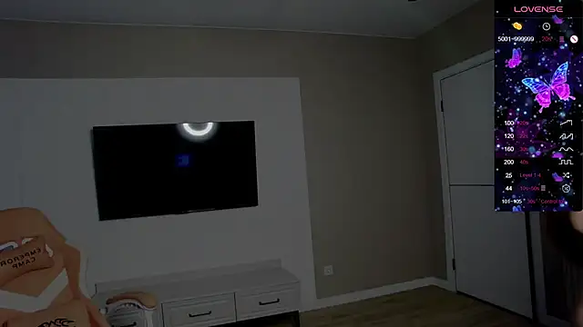 Snapshot of Holly_Molii chatting on 10-25-25, 02:30 Holly Molii online show from 10-25-25, 02:30