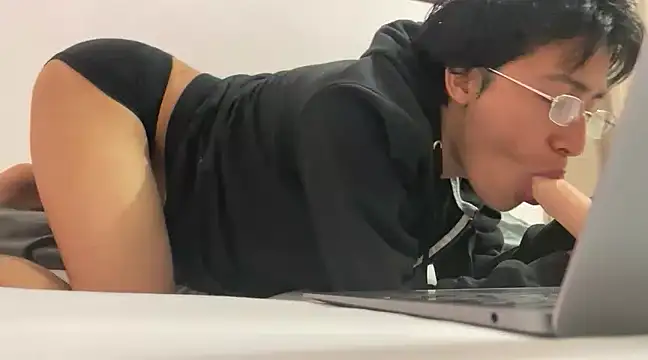 Snapshot of Akaerizz chatting on 12-06-24, 06:15 Akaerizz online show from 12-06-24, 06:15