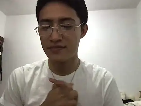 Snapshot of Akaerizz chatting on 12-19-25, 06:31 Akaerizz online show from 12-19-25, 06:31