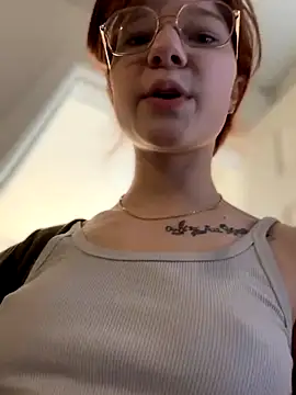 Snapshot of foxy_ana13 chatting on 10-19-25, 10:43 foxy ana13 online show from 10-19-25, 10:43