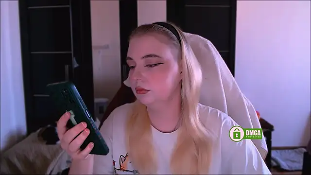 Snapshot of EvaAndLilith chatting on 10-11-25, 09:08 EvaAndLilith online show from 10-11-25, 09:08