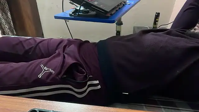 Snapshot of sexyboy09 chatting on 10-19-25, 07:47 sexyboy09 online show from 10-19-25, 07:47