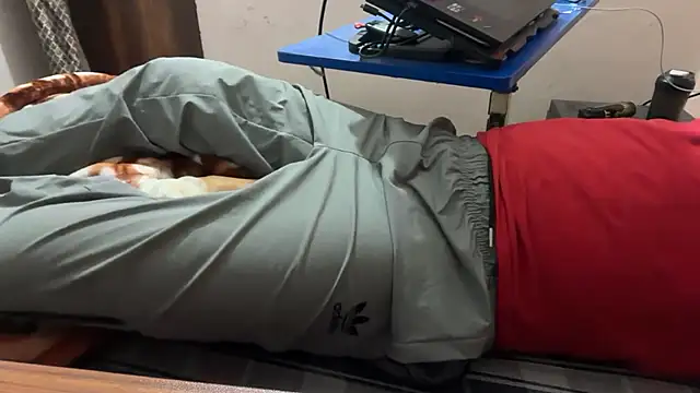 Snapshot of sexyboy09 chatting on 10-24-25, 06:37 sexyboy09 online show from 10-24-25, 06:37