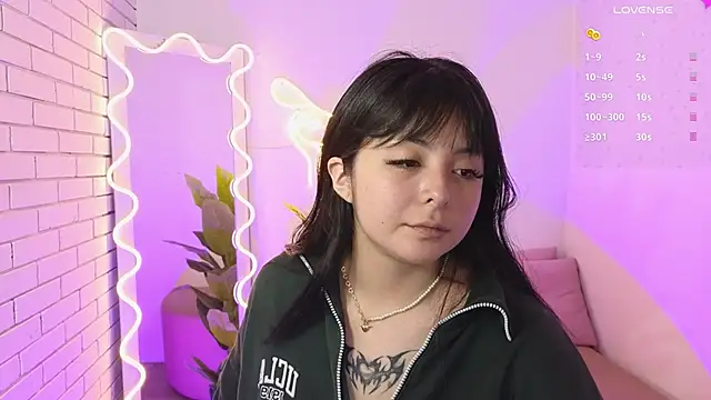 Snapshot of hina_tay chatting on 12-13-24, 04:11 hina tay online show from 12-13-24, 04:11