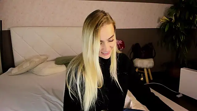 KateOwyns online show from 12-04-24, 01:09