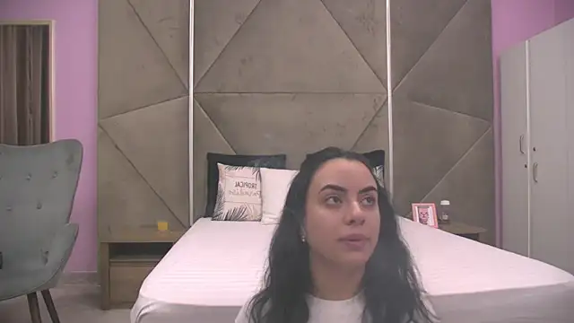 ElyzaIbarra online show from 10-17-25, 05:21