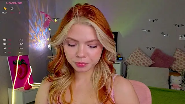 Snapshot of Red__Candy chatting on 10-27-25, 03:05 Red Candy online show from 10-27-25, 03:05