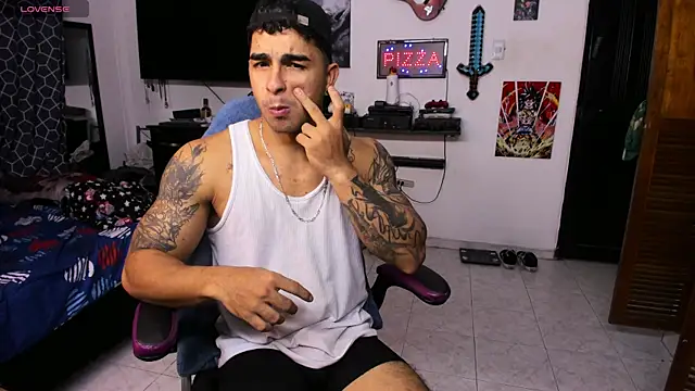 Snapshot of cJuan111 chatting on 03-23-25, 01:09 cJuan111 online show from 03-23-25, 01:09