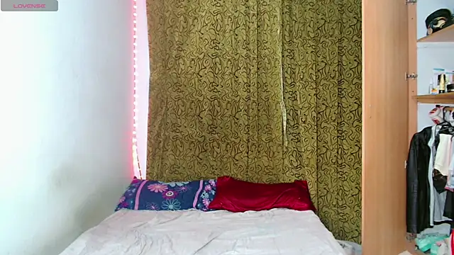 Snapshot of femboykeene chatting on 10-18-25, 10:32 femboykeene online show from 10-18-25, 10:32