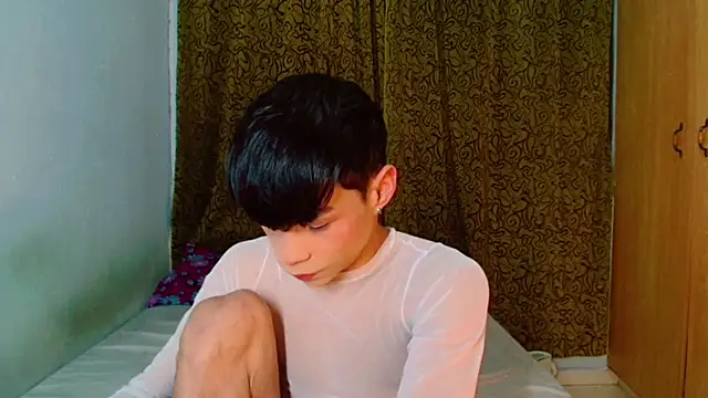 Snapshot of femboykeene chatting on 11-20-25, 10:42 femboykeene online show from 11-20-25, 10:42