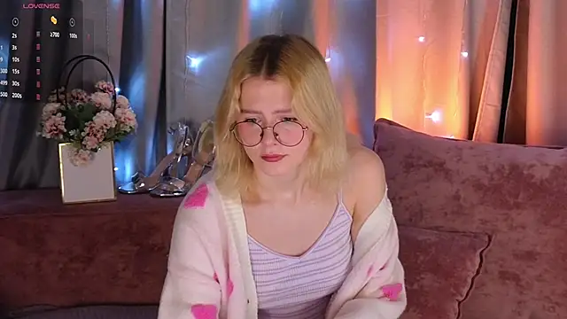 Snapshot of jenny_bunny_ chatting on 02-17-25, 01:25 jenny bunny online show from 02-17-25, 01:25