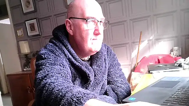 Adamdaddybear online show from 03-11-25, 09:45