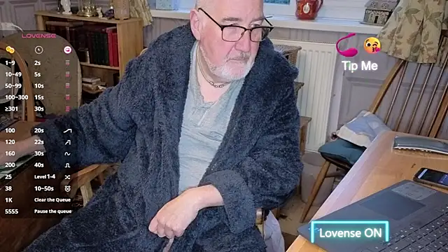 Adamdaddybear online show from 11-19-25, 07:30