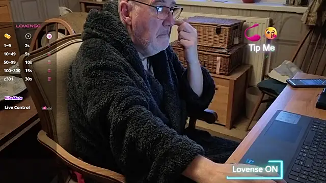 Adamdaddybear online show from 11-20-25, 07:19