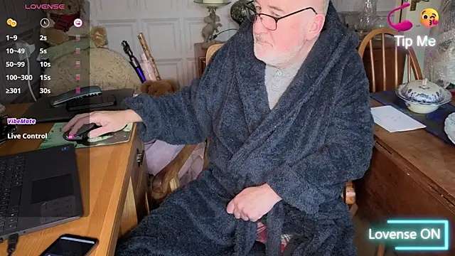 Adamdaddybear online show from 12-03-25, 08:12