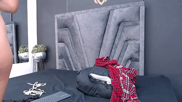 stefany bro online show from 01-04-25, 02:35