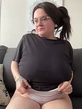 Snapshot of Sweetleeahxx chatting on 01-08-25, 05:26 Sweetleeahxx online show from 01-08-25, 05:26