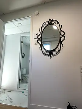 Snapshot of Sweetleeahxx chatting on 09-10-25, 01:55 Sweetleeahxx online show from 09-10-25, 01:55