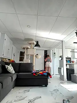 Snapshot of Sweetleeahxx chatting on 09-16-25, 01:01 Sweetleeahxx online show from 09-16-25, 01:01