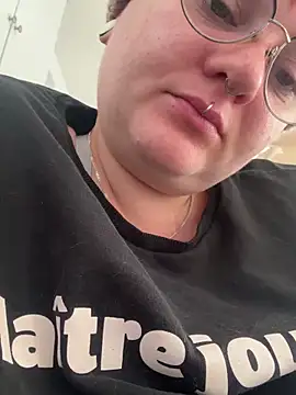 Snapshot of Sweetleeahxx chatting on 09-18-25, 12:51 Sweetleeahxx online show from 09-18-25, 12:51