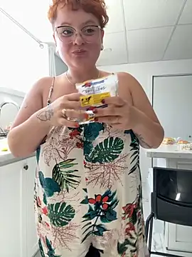 Snapshot of Sweetleeahxx chatting on 09-19-25, 04:07 Sweetleeahxx online show from 09-19-25, 04:07