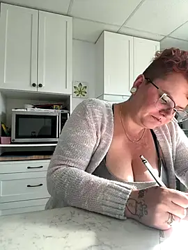 Snapshot of Sweetleeahxx chatting on 09-22-25, 01:24 Sweetleeahxx online show from 09-22-25, 01:24