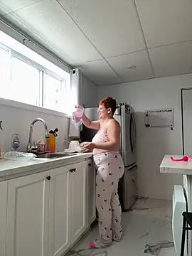 Snapshot of Sweetleeahxx chatting on 09-23-25, 12:52 Sweetleeahxx online show from 09-23-25, 12:52