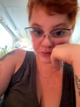 Snapshot of Sweetleeahxx chatting on 09-24-25, 12:41 Sweetleeahxx online show from 09-24-25, 12:41