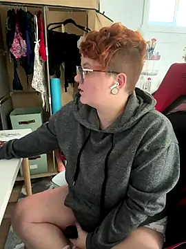 Snapshot of Sweetleeahxx chatting on 09-30-25, 01:16 Sweetleeahxx online show from 09-30-25, 01:16