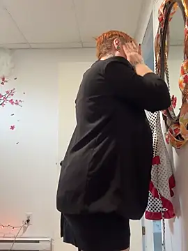 Snapshot of Sweetleeahxx chatting on 10-14-25, 01:23 Sweetleeahxx online show from 10-14-25, 01:23