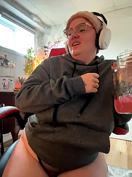 Snapshot of Sweetleeahxx chatting on 10-16-25, 01:23 Sweetleeahxx online show from 10-16-25, 01:23