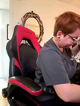 Snapshot of Sweetleeahxx chatting on 10-22-25, 01:22 Sweetleeahxx online show from 10-22-25, 01:22