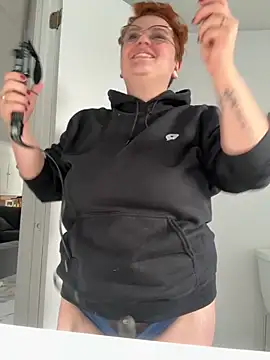 Snapshot of Sweetleeahxx chatting on 10-30-25, 01:34 Sweetleeahxx online show from 10-30-25, 01:34