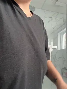 Snapshot of Sweetleeahxx chatting on 11-14-25, 02:49 Sweetleeahxx online show from 11-14-25, 02:49