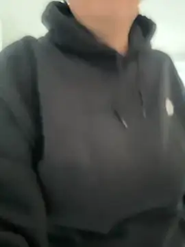 Snapshot of Sweetleeahxx chatting on 11-21-25, 02:38 Sweetleeahxx online show from 11-21-25, 02:38