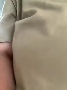 Snapshot of Sweetleeahxx chatting on 11-26-25, 02:51 Sweetleeahxx online show from 11-26-25, 02:51