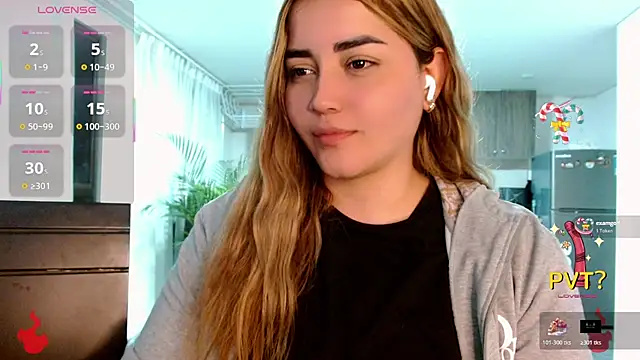 Snapshot of Lucia_star__ chatting on 11-16-25, 02:50 Lucia star online show from 11-16-25, 02:50