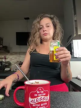 Snapshot of ItalianiMuli chatting on 10-03-25, 06:27 ItalianiMuli online show from 10-03-25, 06:27