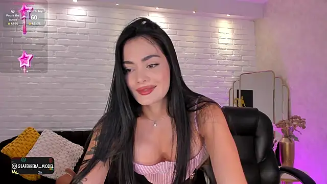 Snapshot of GiaFerrara chatting on 10-16-25, 07:04 GiaFerrara online show from 10-16-25, 07:04