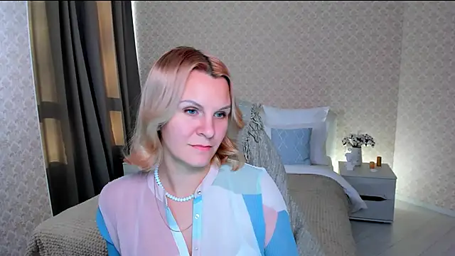 Louisa Bay online show from 12-13-24, 11:34