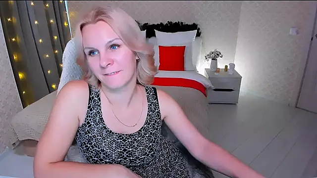 Louisa Bay online show from 12-30-24, 11:04